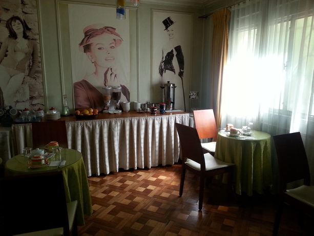 Imagen del bar/restaurante del Hotel Quito, Santigo. Foto 3