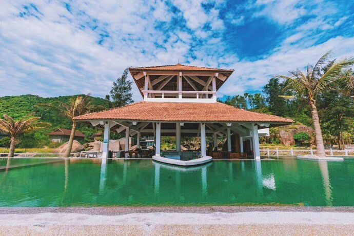 Imagen de la piscina del Hotel Quynh Vien Resort. Foto 34