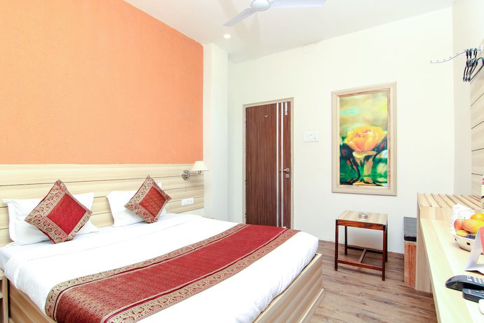 Imagen de la habitación del Hotel R B International. Foto 5