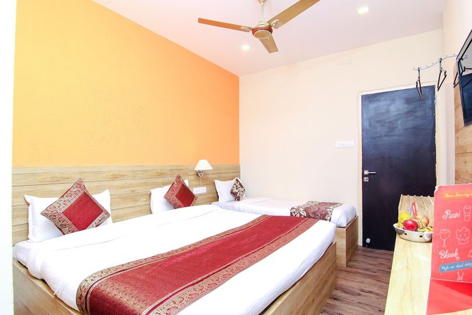 Imagen de la habitación del Hotel R B International. Foto 6