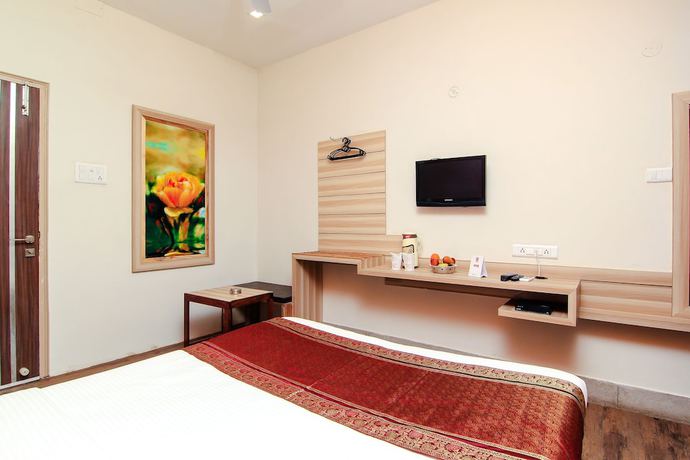 Imagen de la habitación del Hotel R B International. Foto 7