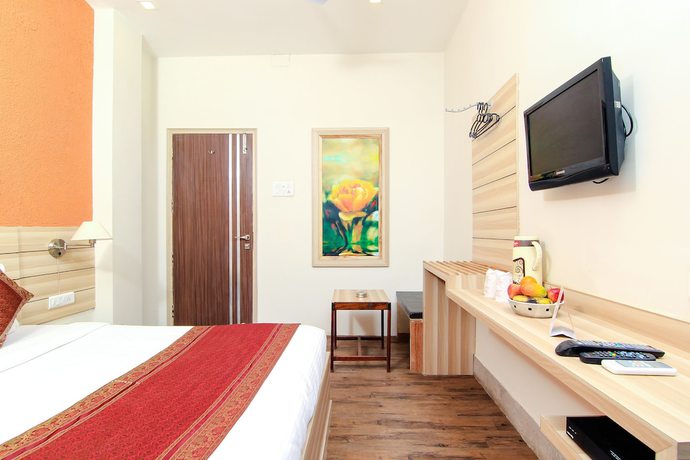 Imagen de la habitación del Hotel R B International. Foto 10