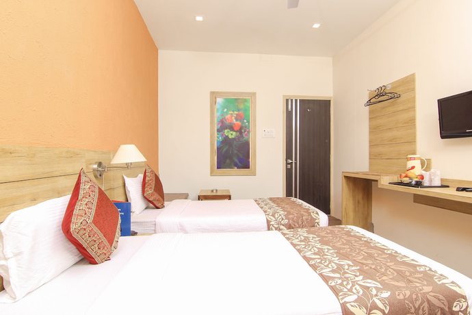 Imagen de la habitación del Hotel R B International. Foto 11