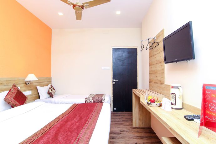 Imagen de la habitación del Hotel R B International. Foto 13