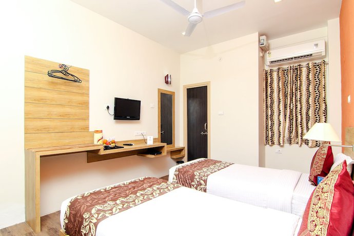 Imagen de la habitación del Hotel R B International. Foto 17