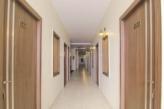 Imagen del bar/restaurante del Hotel R B International. Foto 4