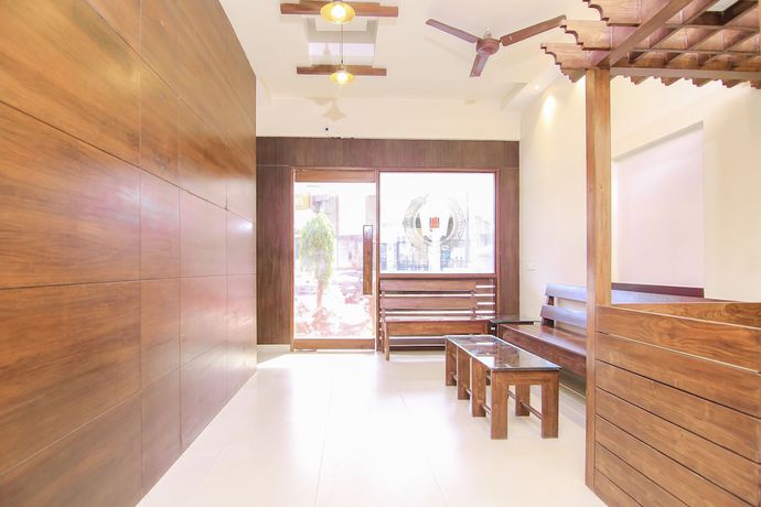 Imagen de los interiores del Hotel R B International. Foto 20