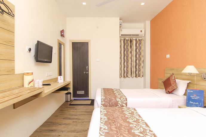 Imagen de la habitación del Hotel R B International. Foto 19