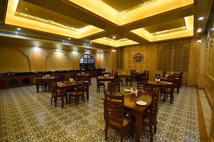 Imagen del bar/restaurante del Hotel R Chandras Palace. Foto 4