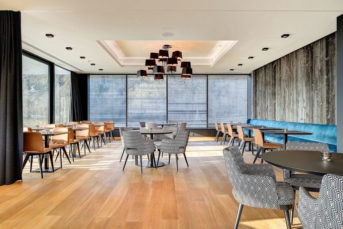 Imagen del bar/restaurante del Hotel R Experiences. Foto 8