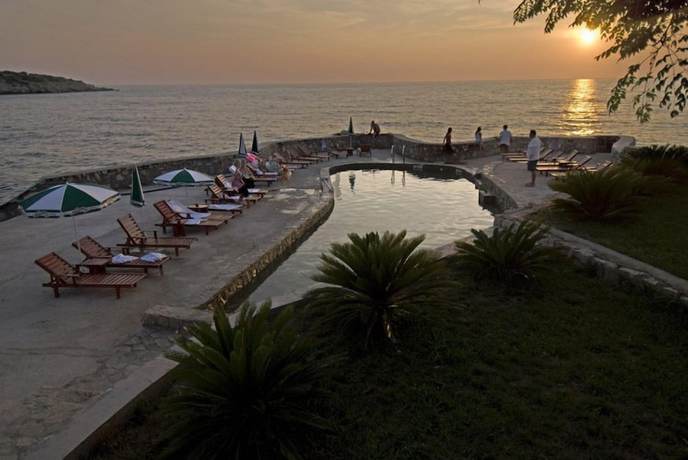 Imagen de la piscina del Hotel R. Foto 17