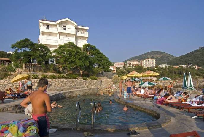 Imagen de la piscina del Hotel R. Foto 18