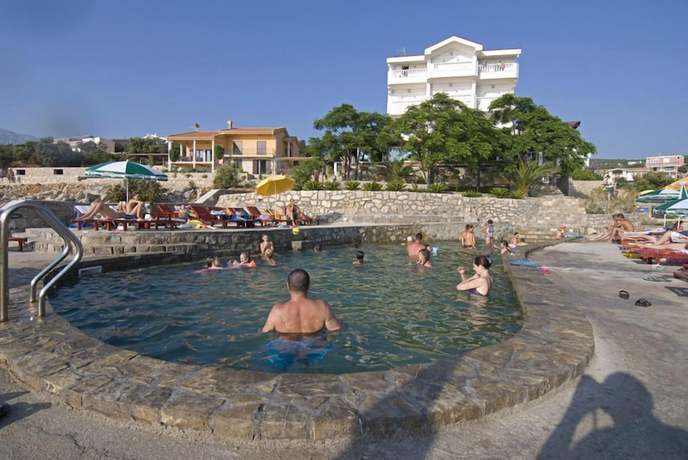 Imagen de la piscina del Hotel R. Foto 19