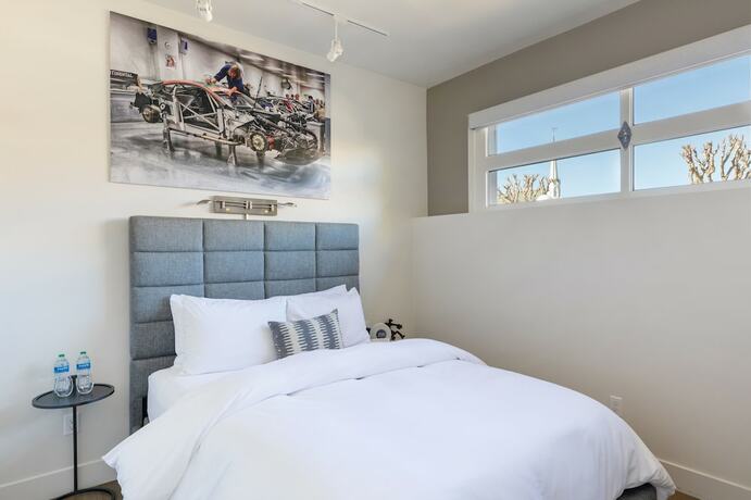 Imagen de la habitación del Hotel R Inn Napa. Foto 11