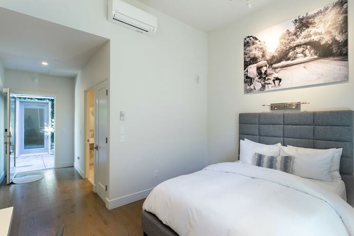 Imagen de la habitación del Hotel R Inn Napa. Foto 13