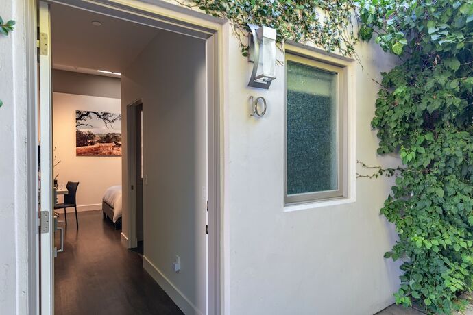 Imagen de la habitación del Hotel R Inn Napa. Foto 14