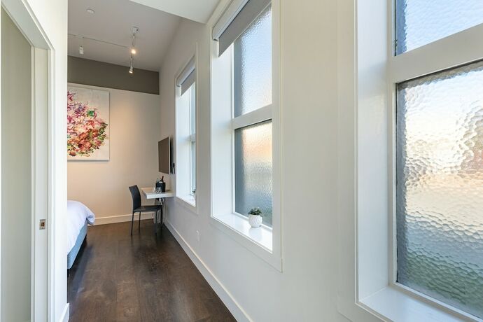 Imagen de la habitación del Hotel R Inn Napa. Foto 19