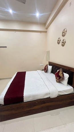 Imagen de la habitación del Hotel R K Lodge And Palace. Foto 7