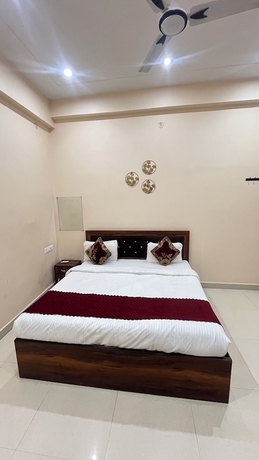 Imagen de la habitación del Hotel R K Lodge And Palace. Foto 8