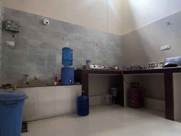 Imagen de la habitación del Hotel R K Lodge And Palace. Foto 10