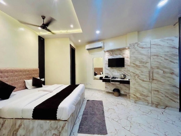 Imagen de la habitación del Hotel R K Palace, Varanasi. Foto 5