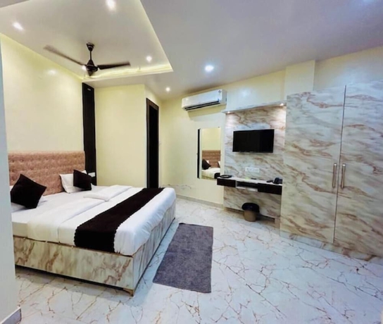 Imagen de la habitación del Hotel R K Palace, Varanasi. Foto 11