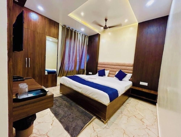 Imagen de la habitación del Hotel R K Palace, Varanasi. Foto 12