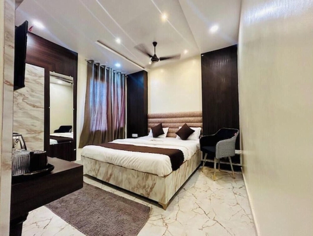 Imagen de la habitación del Hotel R K Palace, Varanasi. Foto 13