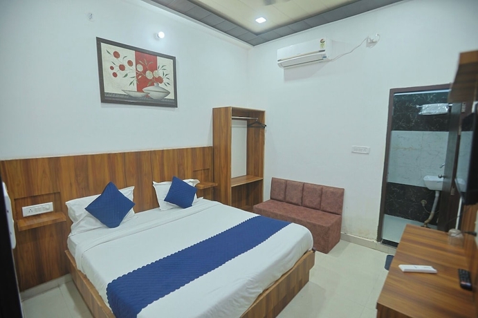 Imagen de la habitación del Hotel R K Residency Near Bihariji Mandir. Foto 12