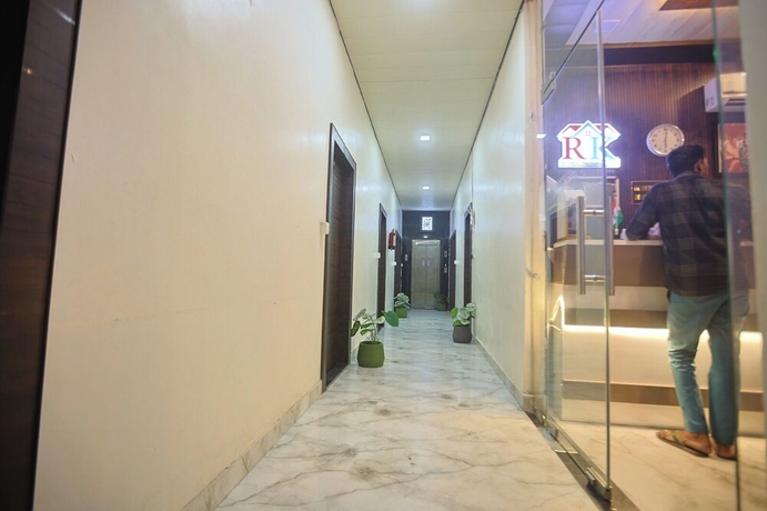 Imagen de los interiores del Hotel R K Residency Near Bihariji Mandir. Foto 16