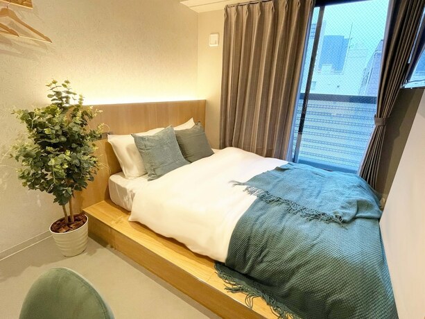 Imagen de la habitación del Hotel R Namba. Foto 13