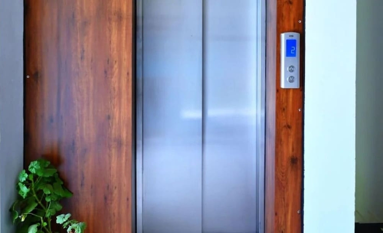 Imagen general del Hotel R Narayan Pleasant Inn - Guptkashi. Foto 1