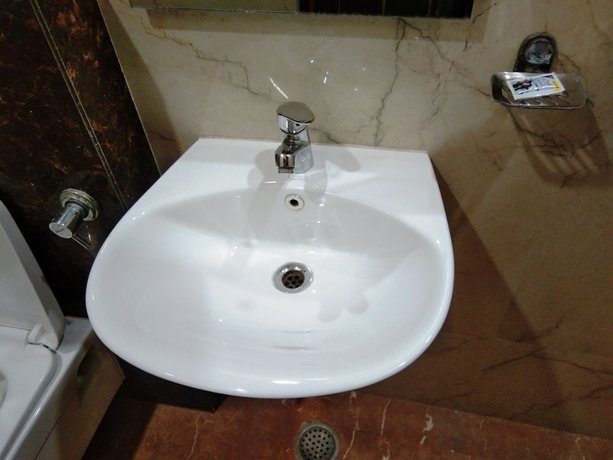 Imagen de la habitación del Hotel R P. Foto 8