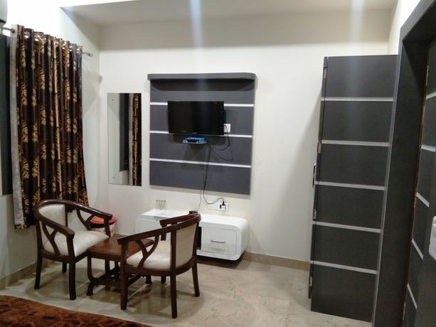 Imagen de la habitación del Hotel R P. Foto 12
