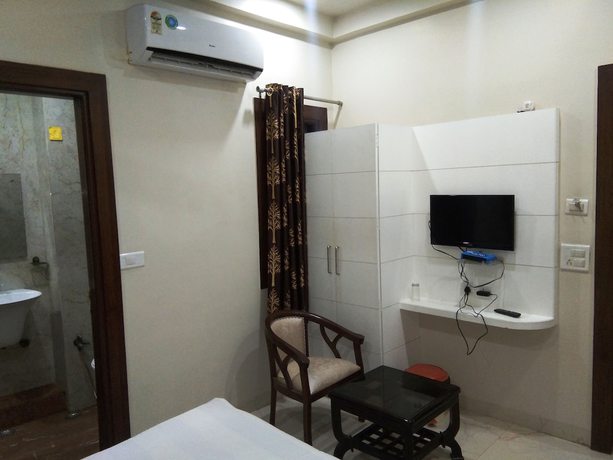 Imagen de la habitación del Hotel R P. Foto 16