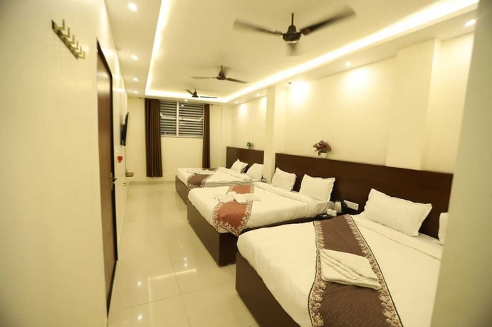 Imagen de la habitación del Hotel R Raghavam. Foto 5