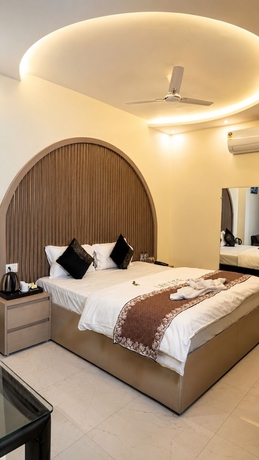 Imagen de la habitación del Hotel R Raghavam. Foto 6