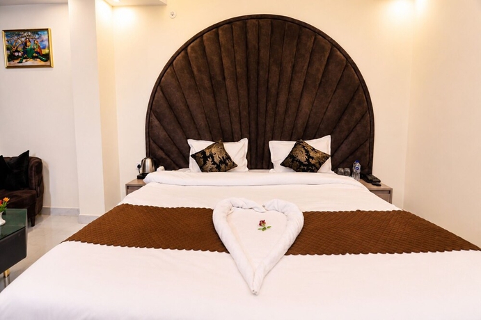 Imagen de la habitación del Hotel R Raghavam. Foto 7
