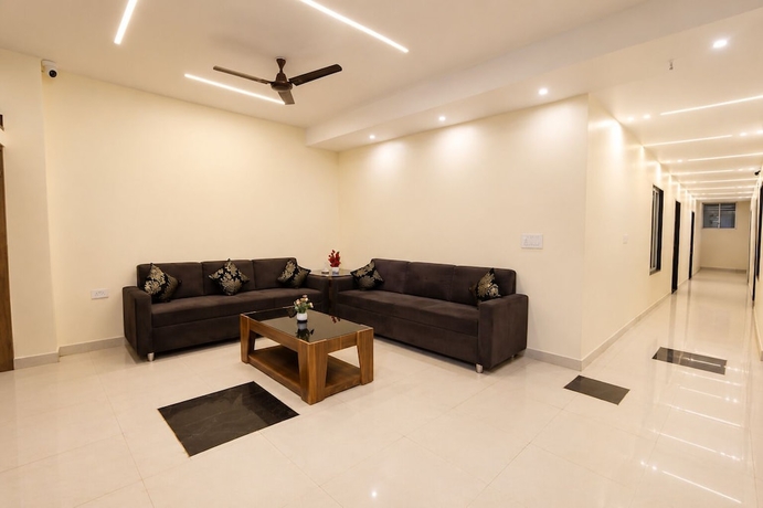 Imagen de los interiores del Hotel R Raghavam. Foto 14