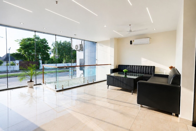 Imagen de los interiores del Hotel R Raghavam. Foto 16