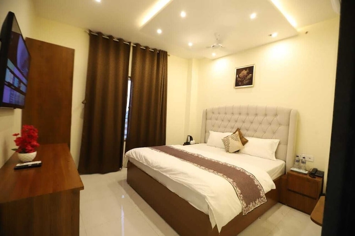 Imagen de la habitación del Hotel R Raghavam. Foto 9