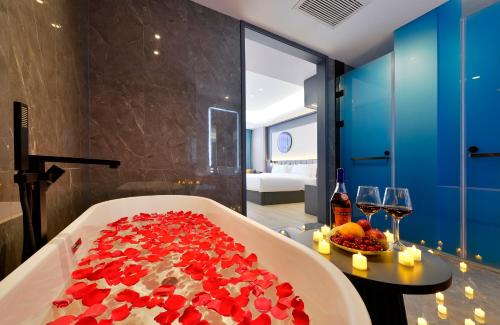 Imagen de la habitación del Hotel R Royalss, Yulin Yuxing Square. Foto 20