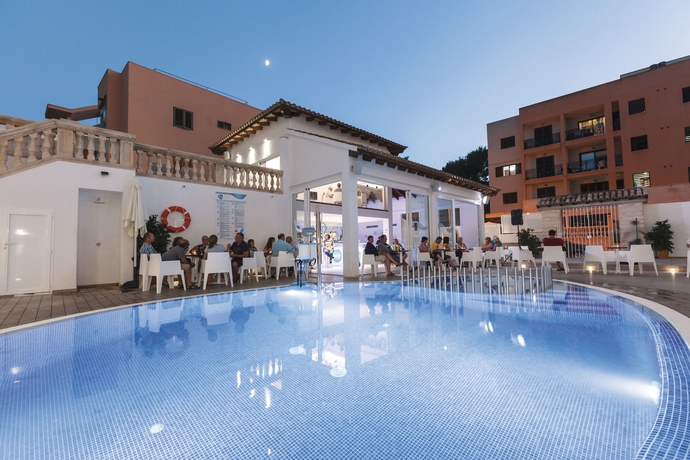 Imagen de la piscina del Hotel R2 Bahia Cala Ratjada - Adults Only. Foto 10