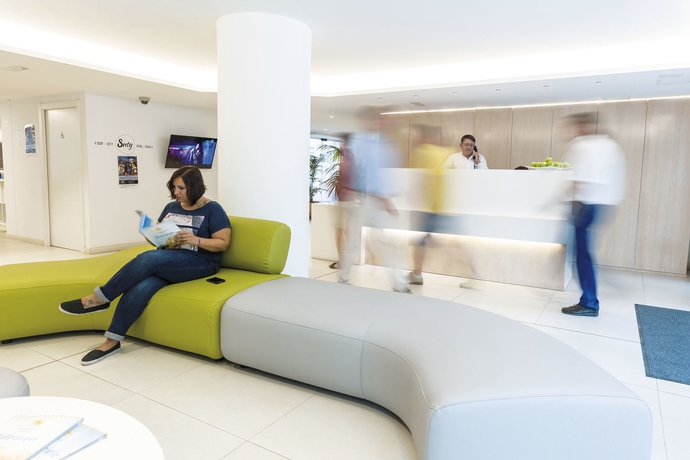 Imagen de los interiores del Hotel R2 Bahia Cala Ratjada - Adults Only. Foto 8