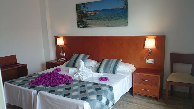 Imagen de la habitación del Hotel R2 Verónica. Foto 6