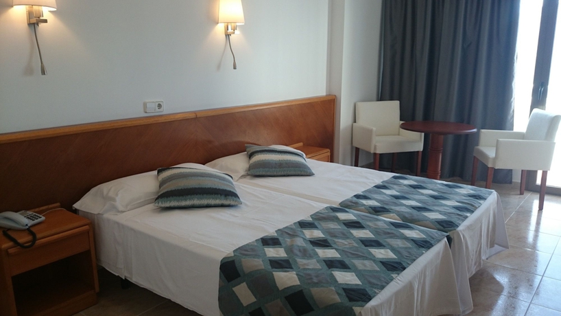 Imagen de la habitación del Hotel R2 Verónica. Foto 11