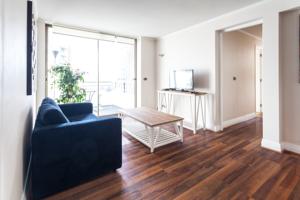 Imagen de la habitación del Hotel RA1 Apartamento Metro Manquehue. Foto 5