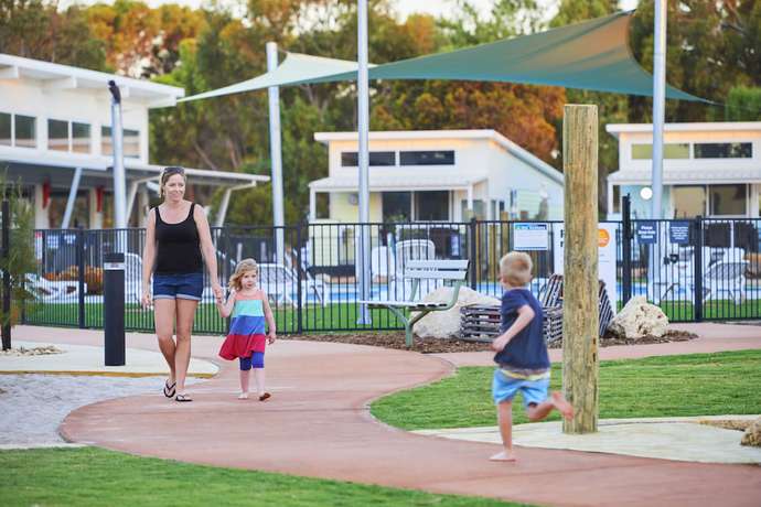 Imagen de los exteriores del Hotel RAC Cervantes Holiday Park. Foto 16