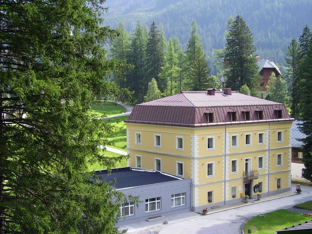 Imagen de los exteriores del Hotel RADER. Foto 12