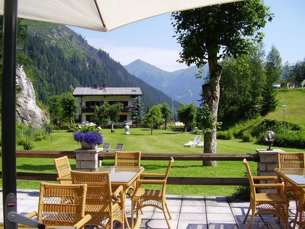 Imagen de los exteriores del Hotel RADER. Foto 13